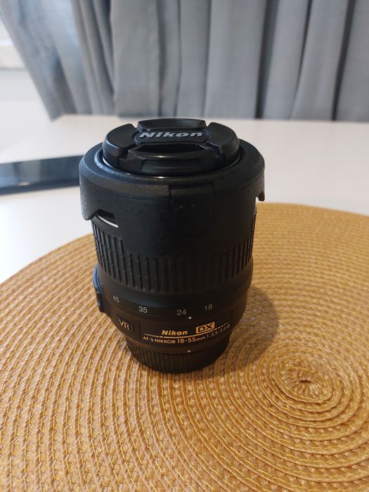 Obiektyw Nikon AF-S DX 18-55mm f/3.5-5.6G VR + Blenda
