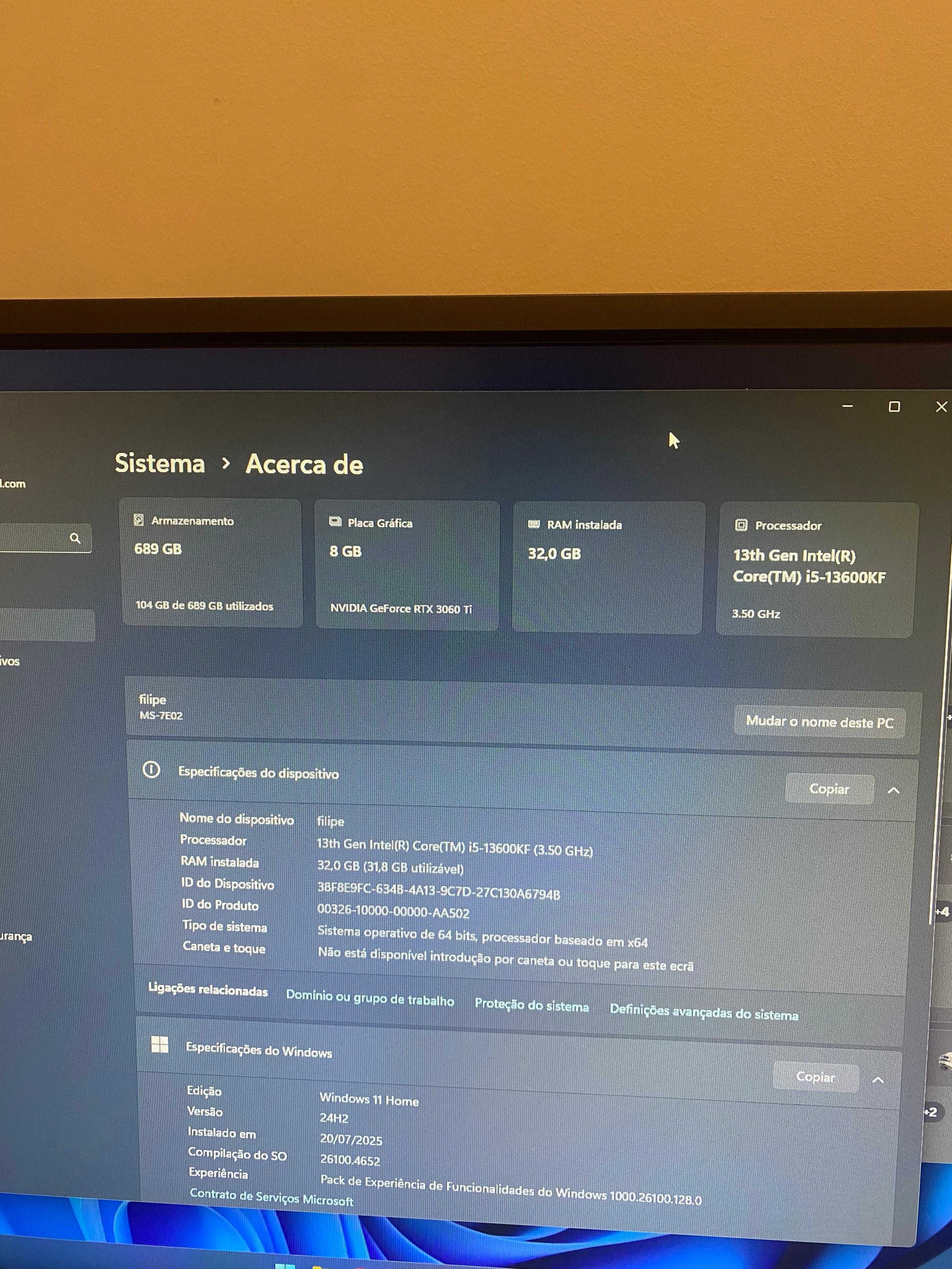 Vendo Tudo (1 ANO DE USO) PC/Mouse/Teclado/Fones/Mesa/Cadeira