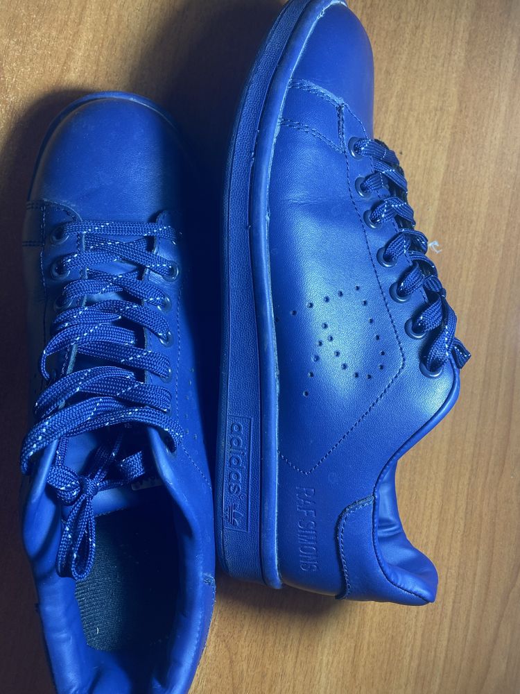 Кеди adidas синього кольору, два рази взуті в гарному стані як нов