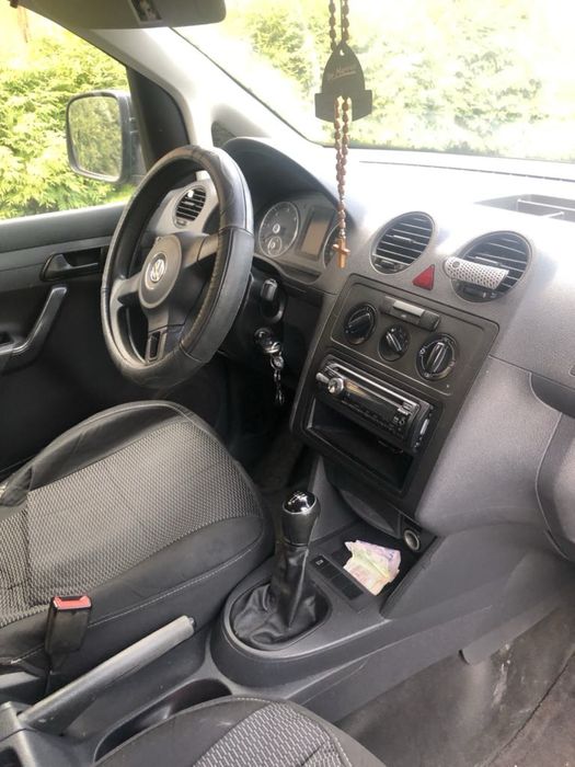 Продам volksvagen caddy2012