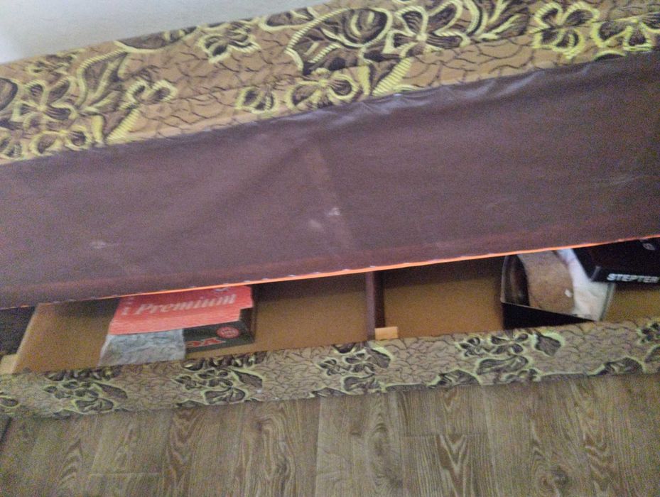 Продам зеленый б.у диван  пружинный блок с нишей   сп/место 190"110