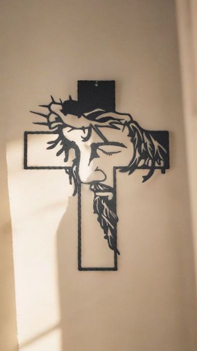 Metalowy krzyż na ścianę Jezus 30 cm dekoracja prezent na komunie