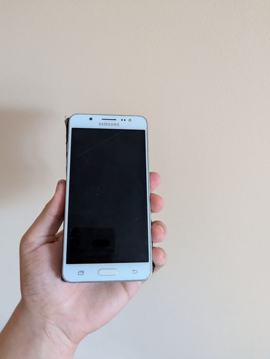 Телефон Samsung galaxy j5 (2016)