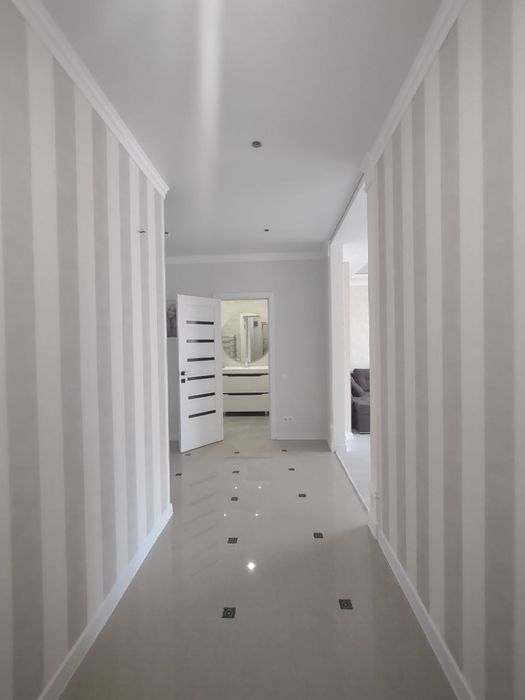 Продам 2-х ком квартиру на Сахарова  в кирпичном  доме