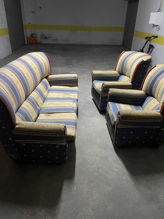 Sofa grande com cadeiroes