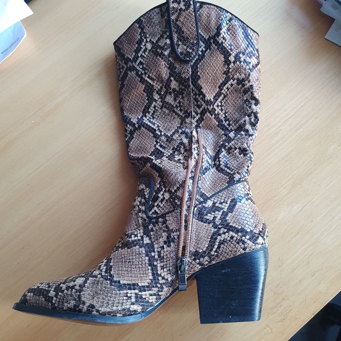 Buty kozaki wzór "węża?