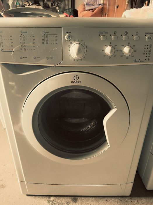 Máquina de lavar 8kg em bom estado