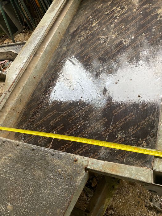 Vendo reboque em bom estado , com rampa metálica e rodado duplo.