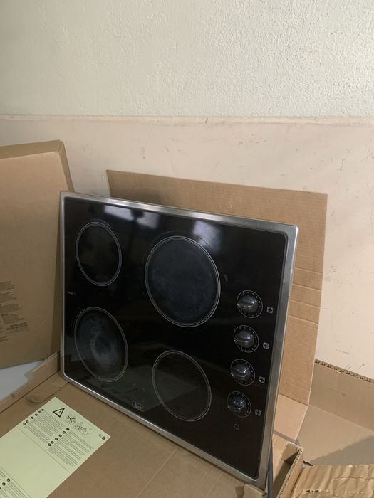 Placa / Fogão elétrico TEKA Vitrocerâmica 6.000W com 4 zonas EM CAIXA