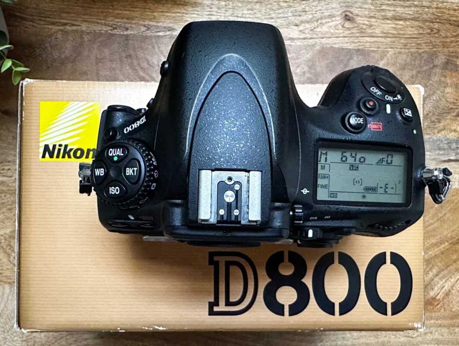 Câmara Nikon D800 - Full frame CMOS + extras