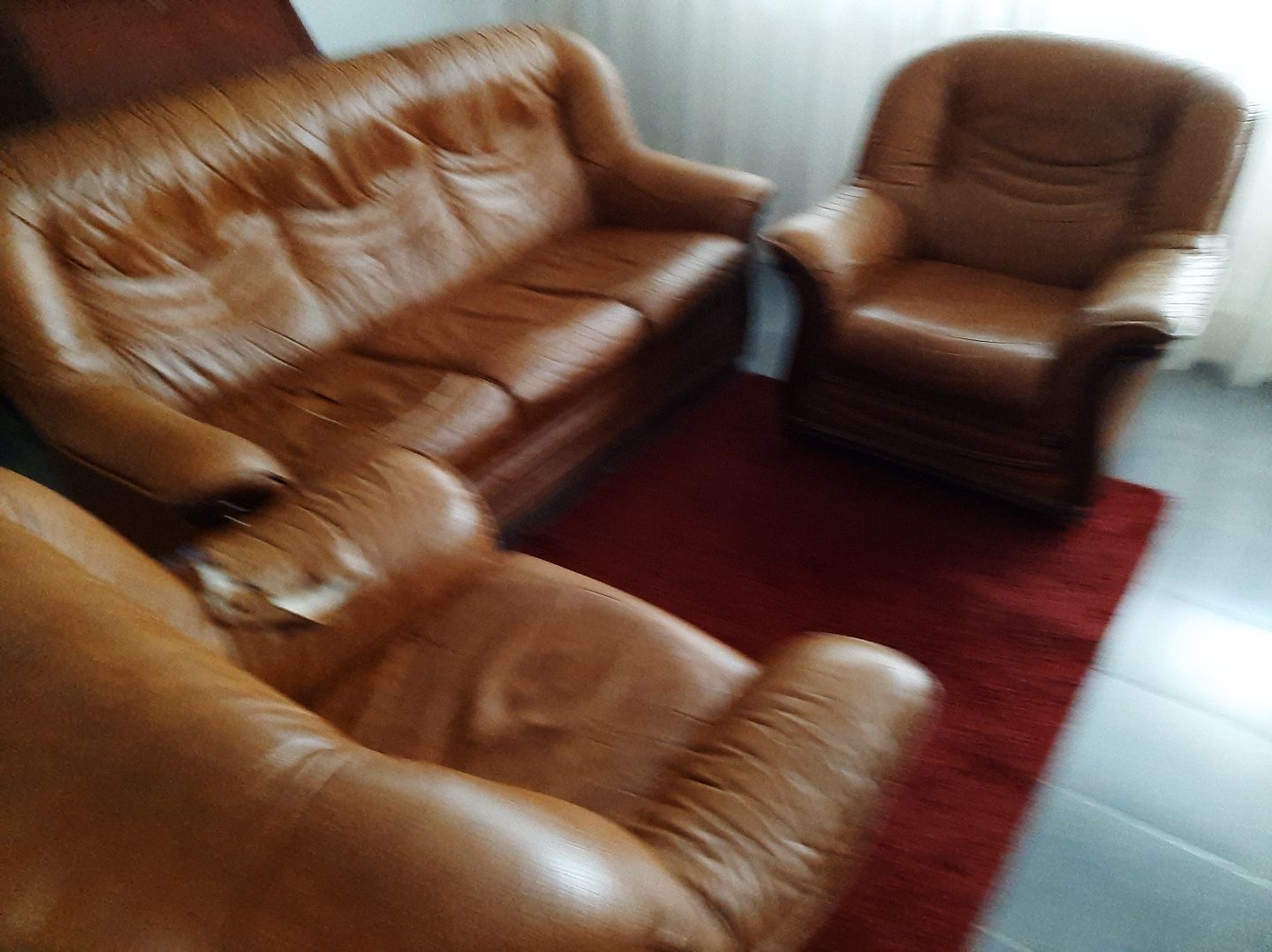 Conjunto sofás cama em pele