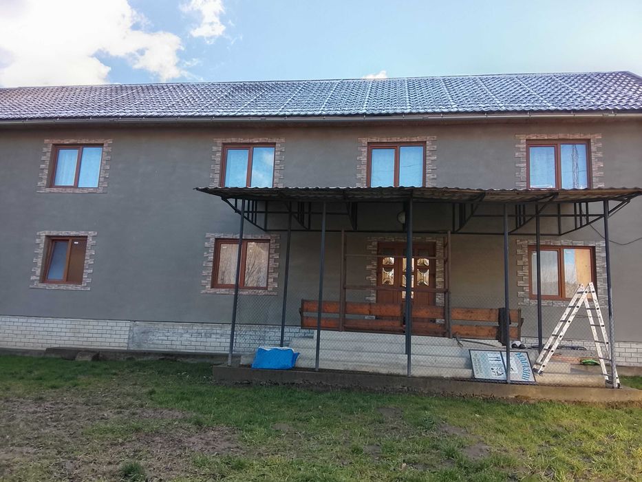 Житловий будинок з вбудованими приміщеннями комерційного призначення