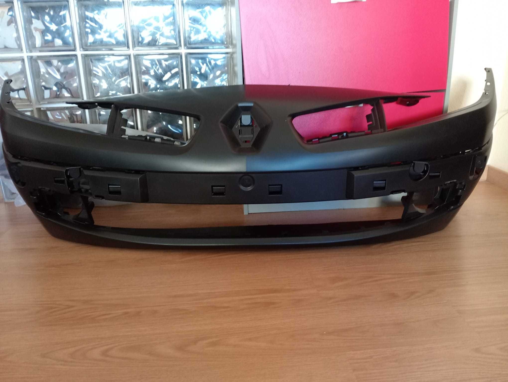 Para-choques Renault Mégane II 5 portas 2005/2006 com grelha incluida.