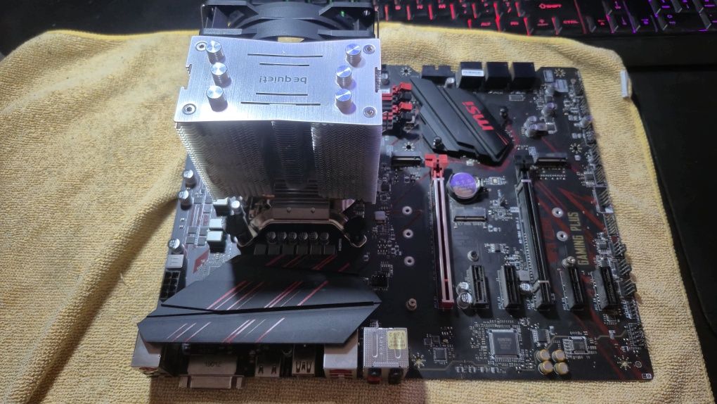Intel core i5 9600k płyta główna MSI z390 chłodzenie