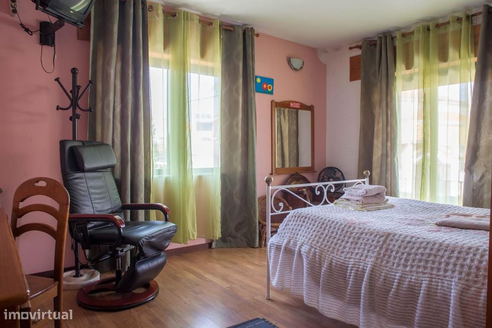 48335 - Quarto com cama de casal, com varanda...