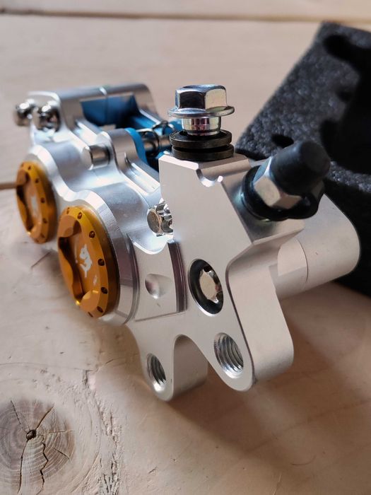 Гальмівні супорта на мотоцикл кріплення 40мм фрезеровані! (не brembo)