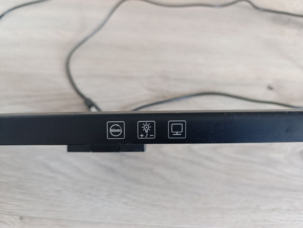 Lampka LED na monitor