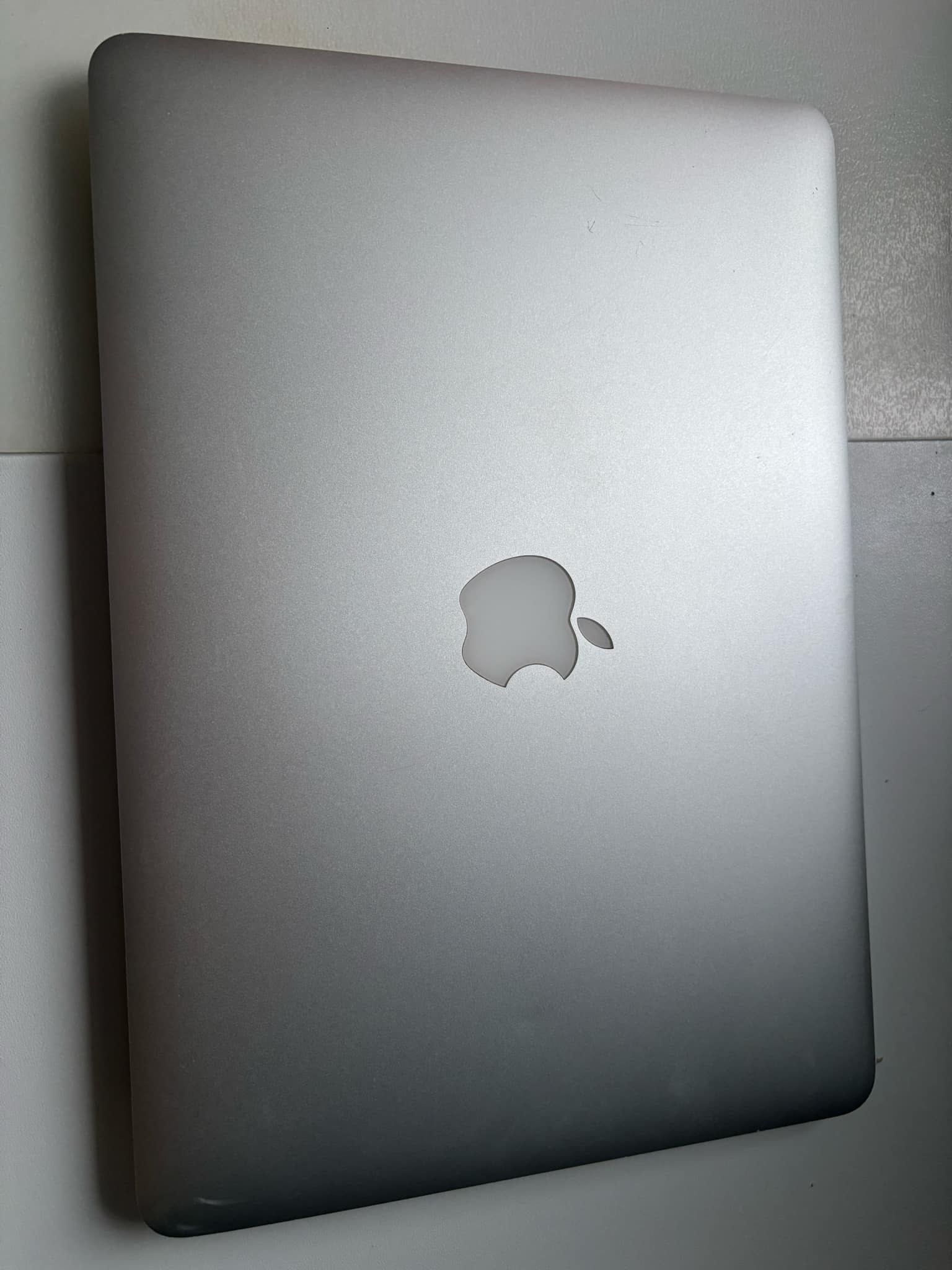 MacBook Air 13 cali, 2017, 128 GB, ładowarka