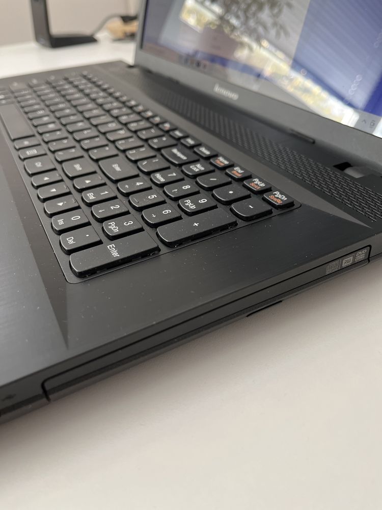 Laptop Lenovo G700 nvidia stan bdb