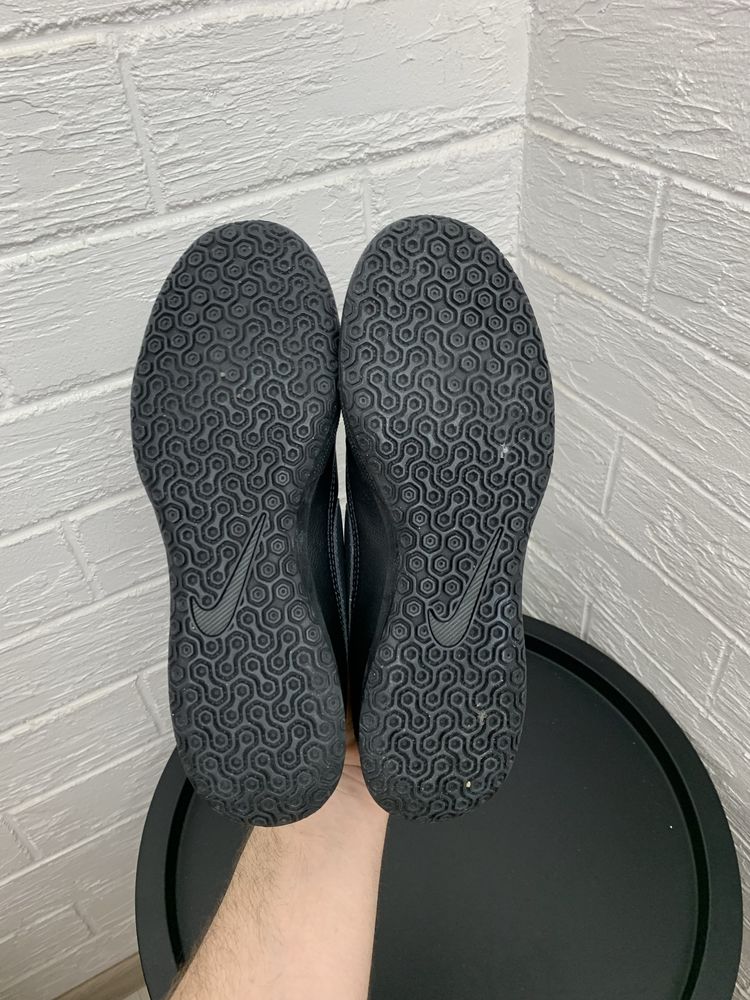 Футбольні футзалки чоловічі Nike оригінал 40р чорні