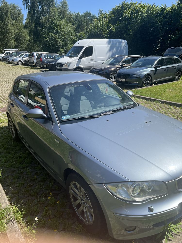 Jeździ skręca chamuje BMW 118i 129KM
