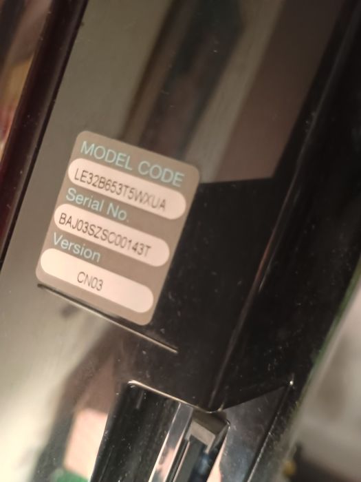 Телевізор 32+підставка+пульт