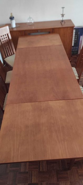 Mobília de sala de jantar em pinho como nova