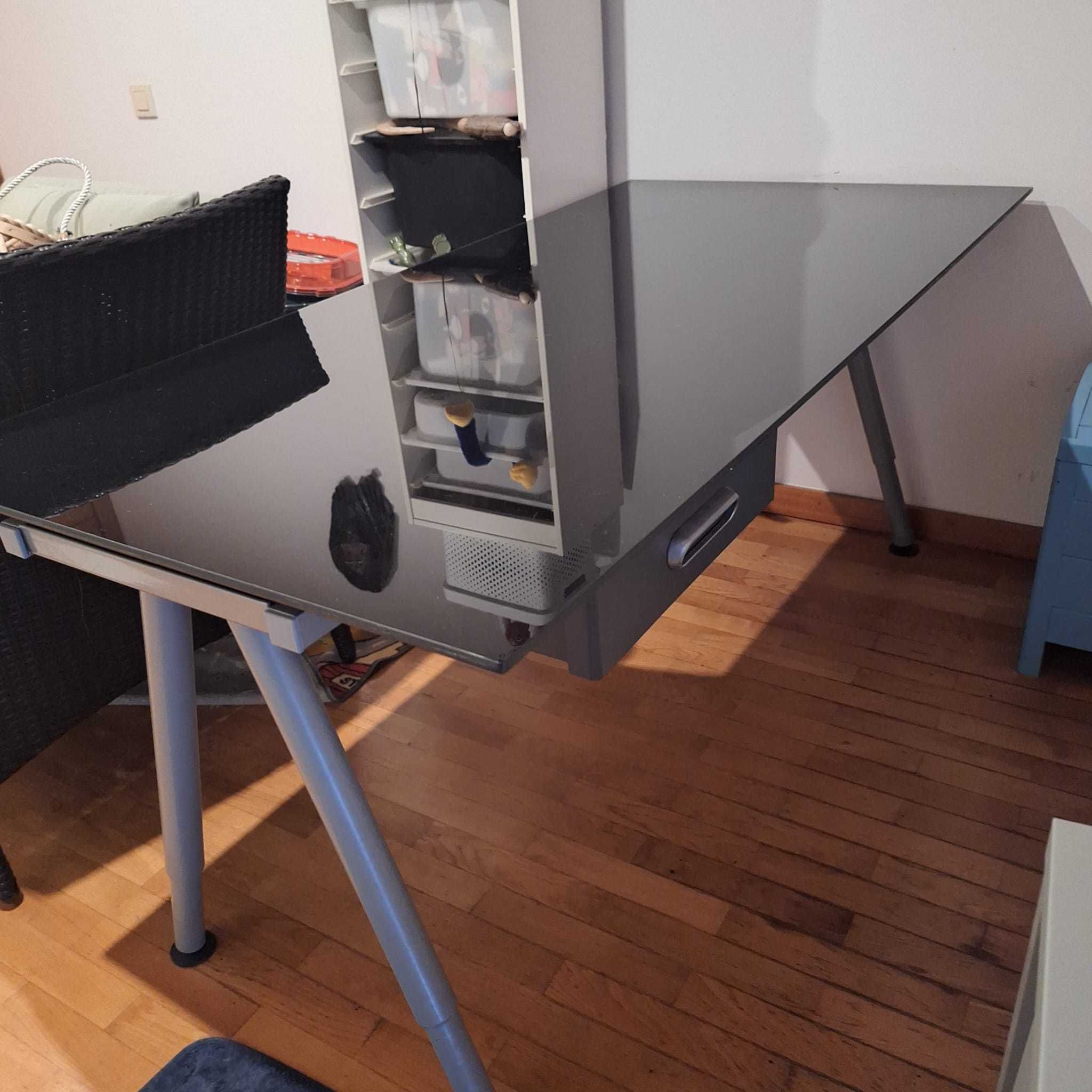 Secretaria em vidro preto temperado