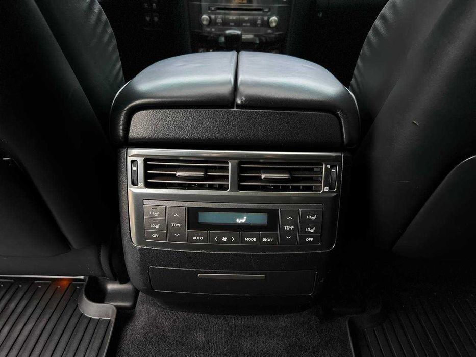 Lexus LX 570 AT 2011