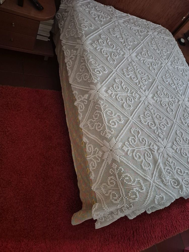 Colcha de renda em croche para cama de casal