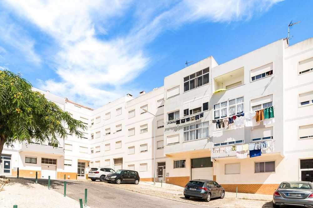 Apartamento T2 com terraço e churrasqueira – Praça 1º de Maio, Vialong
