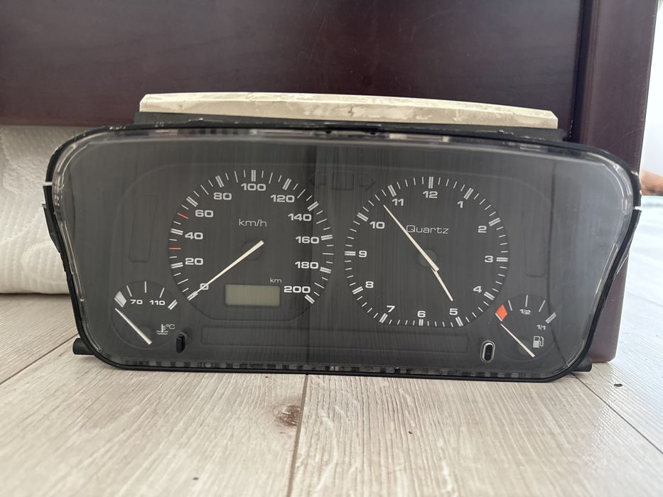 Приборна панель Volkswagen Golf 3