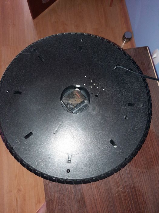 Zegar ścienny koło samochodowe dla chłopca podświetlane