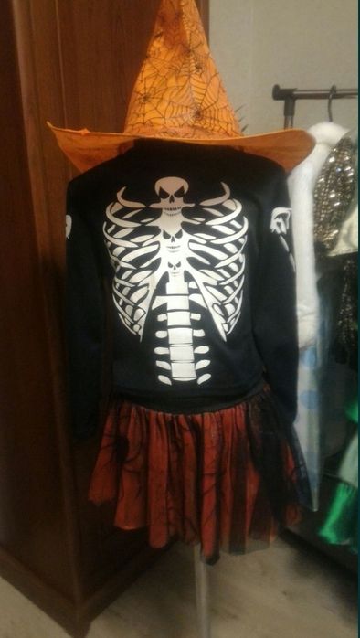 Прокат, продаж новорічних костюмів-ялинка,білочка,східна красуня та ін