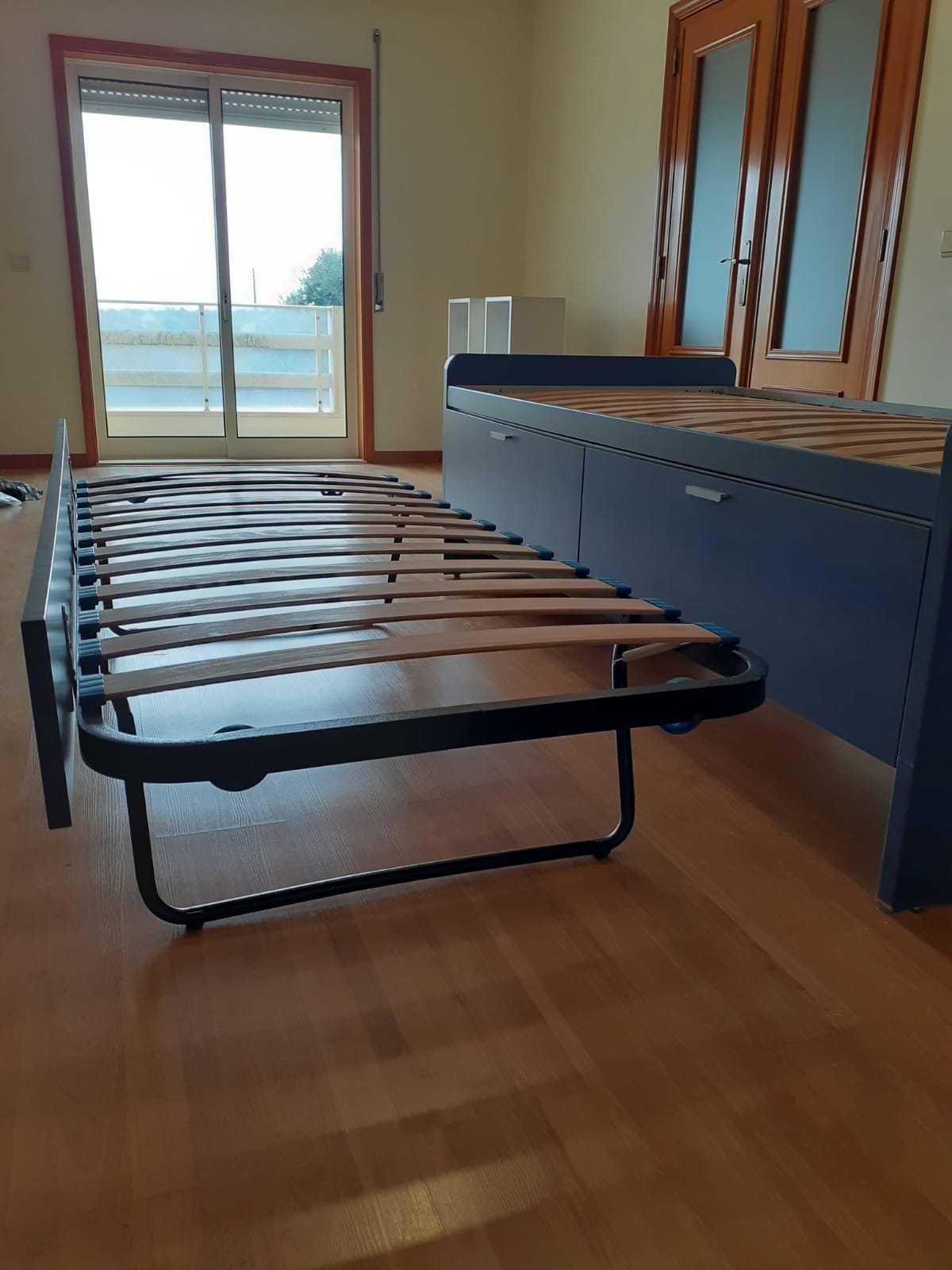 cama de criança com 2 gavetões e segunda cama extraível