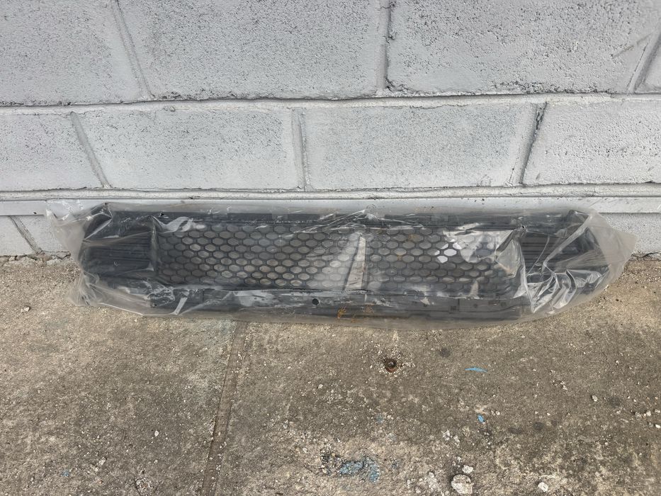 Нижняя решетка бампера Jeep Cherokee KL 2019-