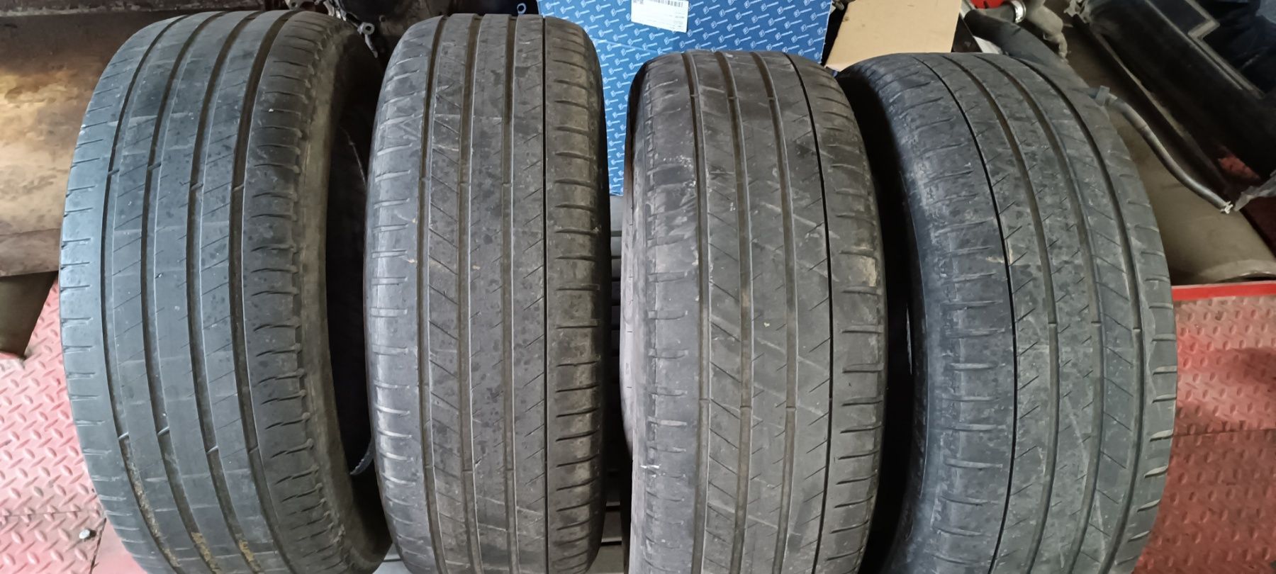 Продам шины б/у 235/60/r18