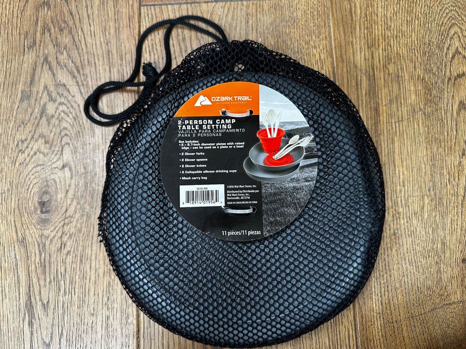 Nakrycie stołu kempingowego dla 2 osób