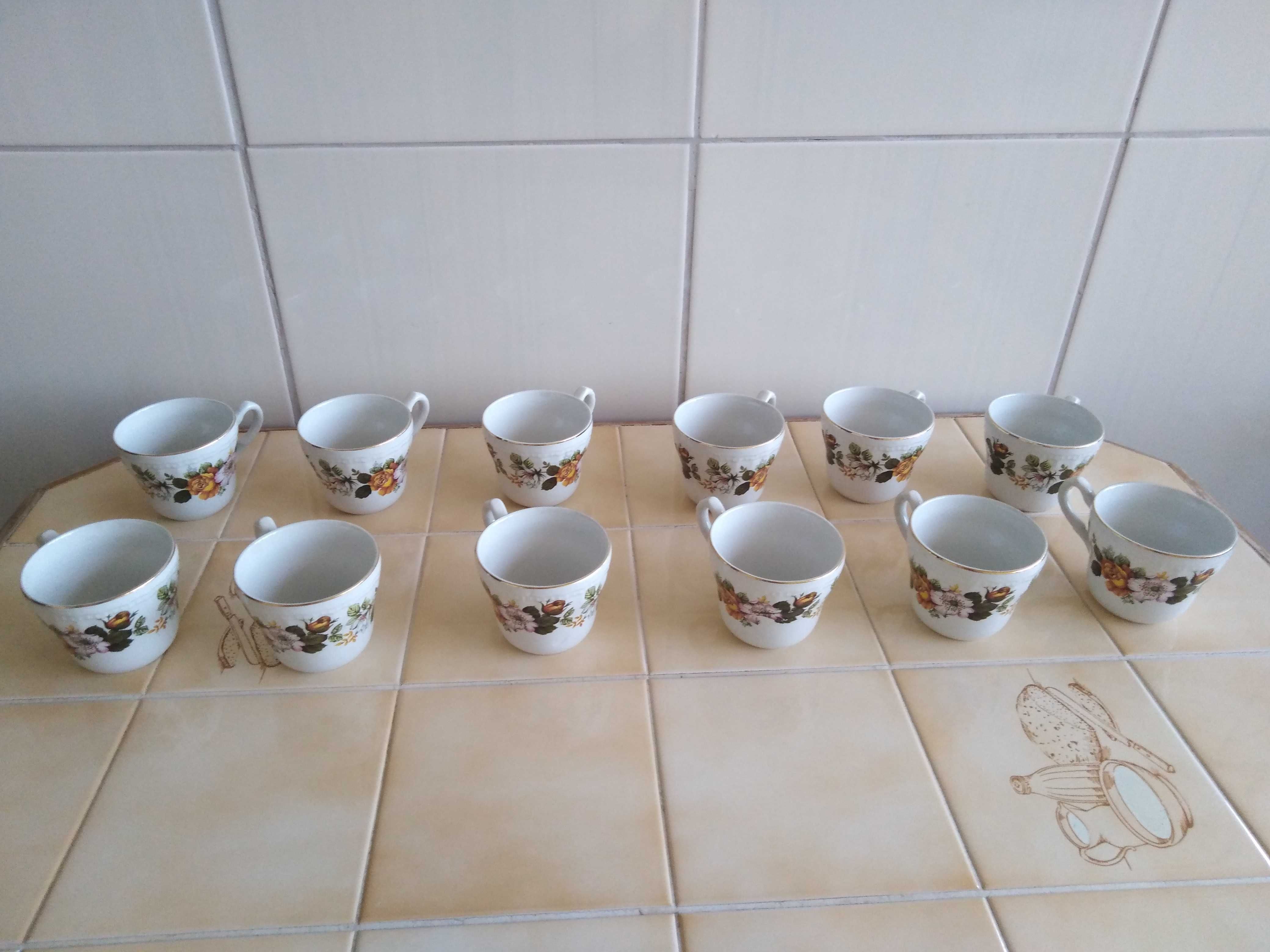 Serviço/Conjunto/Set Completo de Chá Royal Tudor Ware Ironstone Rosina