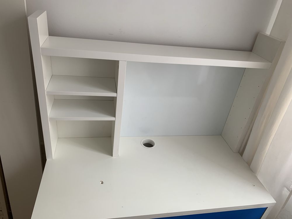 Biurko szkolne IKEA z tablicą magnetyczną