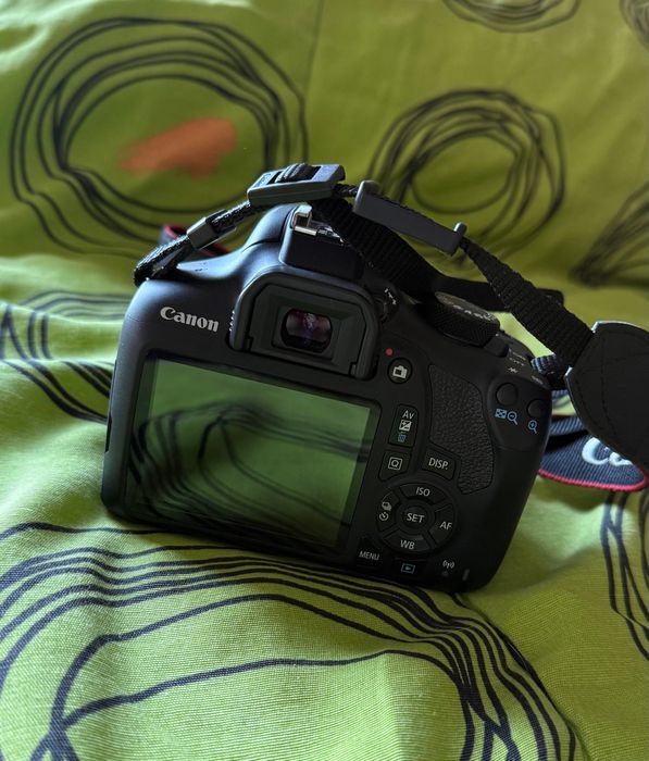 Máquina fotográfica CANON 1300D