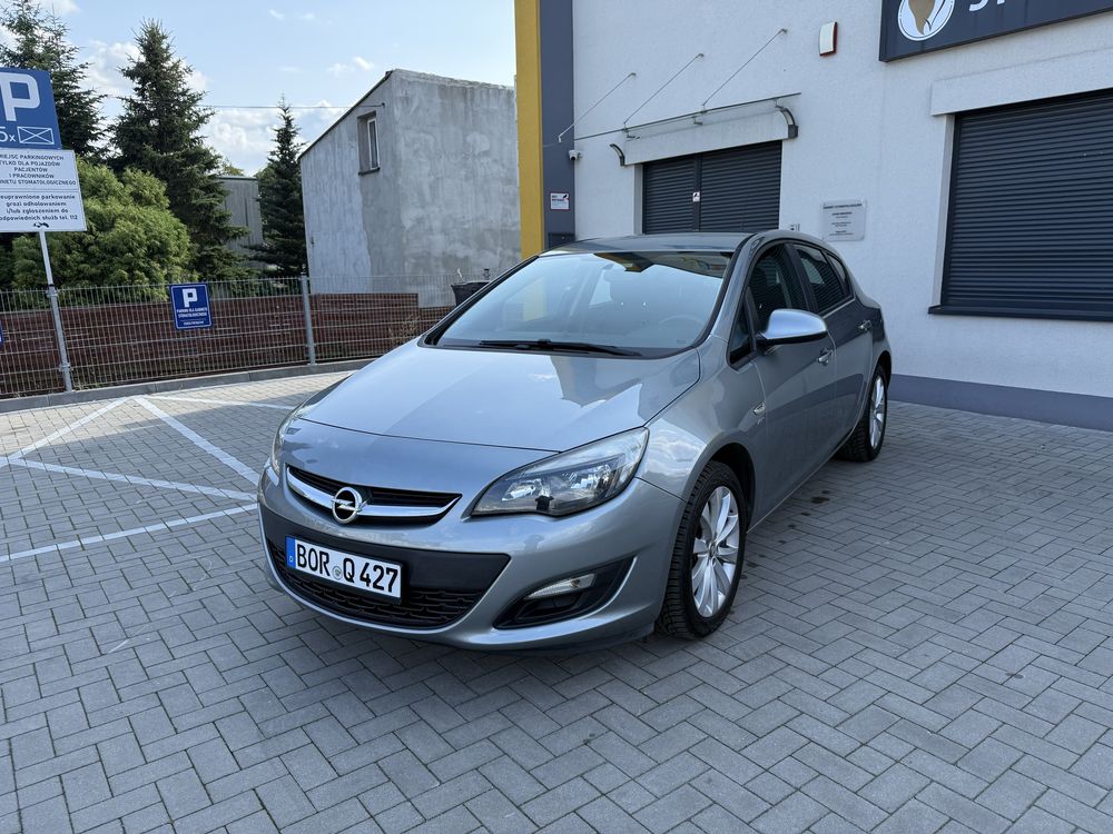 Opel Astra j LIFT 1.4 benzyna swiezo sprowadzony z Niemiec