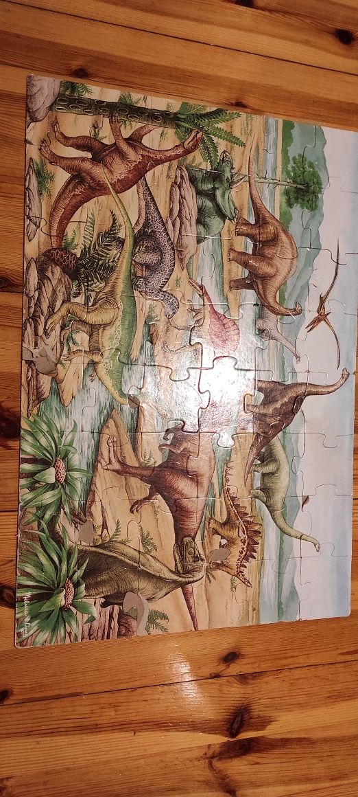 Sprzedam puzzle dinozaury