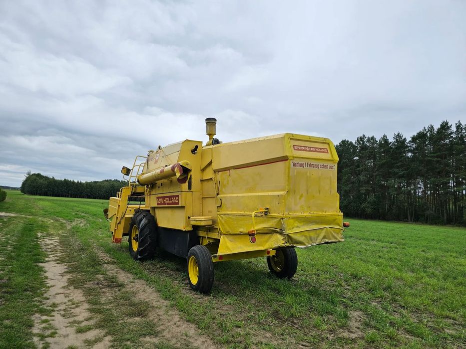 New Holland 8030  Komajn zbożowy New Holland 8030