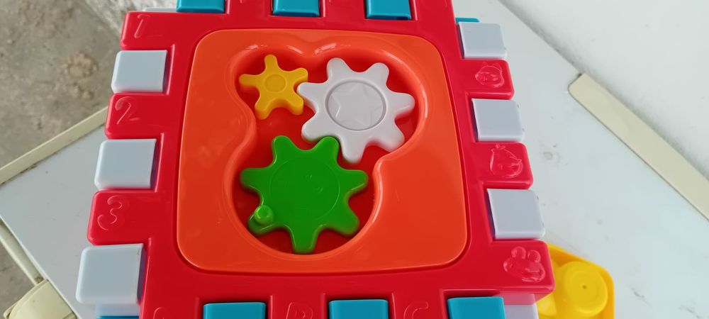 Cubo desmontável interativo infantil
