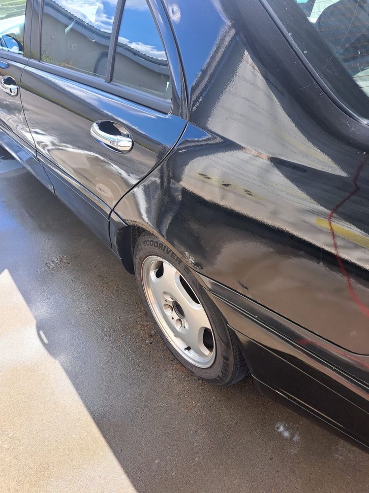 Sprzedam mojego prywatnego mercedesa.