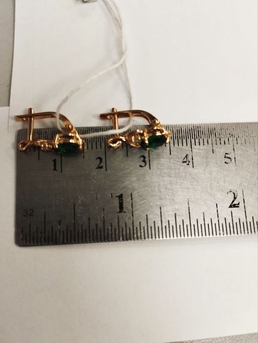 Золоті сережки з діамантами та гідрот.смарагдами 2,08гр торг