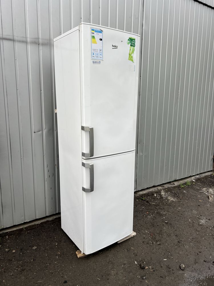 Двокамерный Холодильник Beko CS236020