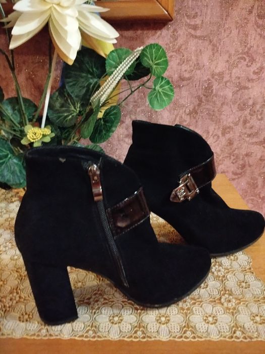 Ботильони шикарні з натуральної замші.