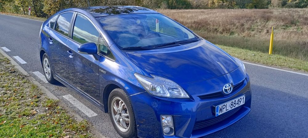 Toyota Prius 3, 2011 rok, 1,8 benzyna, hybryda, gaz. NOWA BATERIA,TAXI